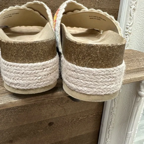 Dirty Laundry Crochet Platform Slide Sandals Size 6.5 / 37 - Picture 4 of 8
